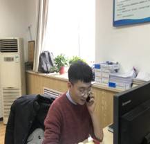 永利集团官方入口侯勇老师和受资助员工家庭2