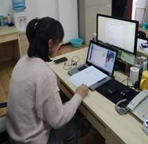 永利集团官方入口王靖晶老师和受资助员工家庭3